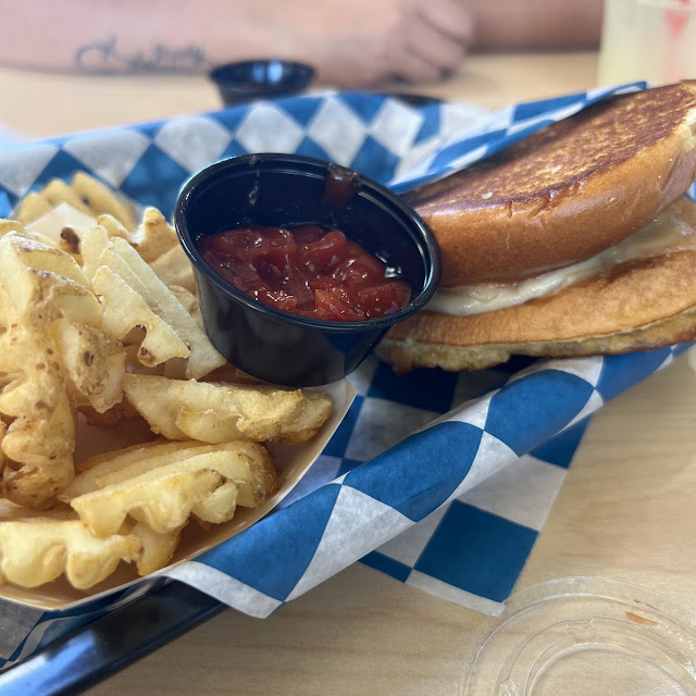 Kids Grilled chz w Fries