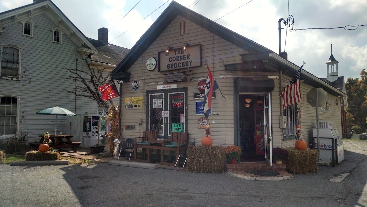 Tracy's corner grocery/Donnie's homestyle kitchen