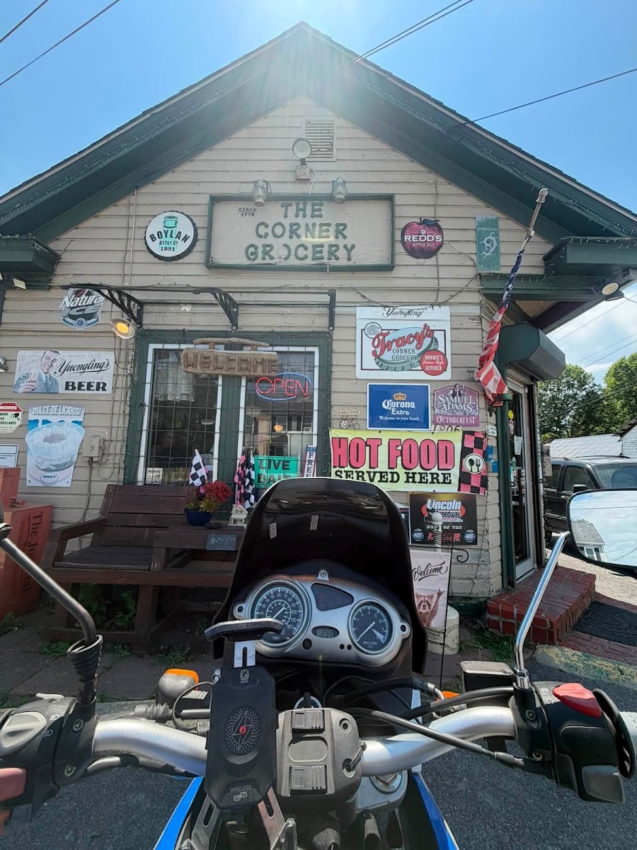 Tracy's corner grocery/Donnie's homestyle kitchen