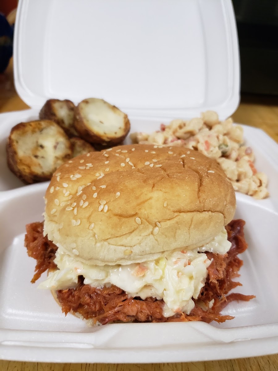 Tracy's corner grocery/Donnie's homestyle kitchen