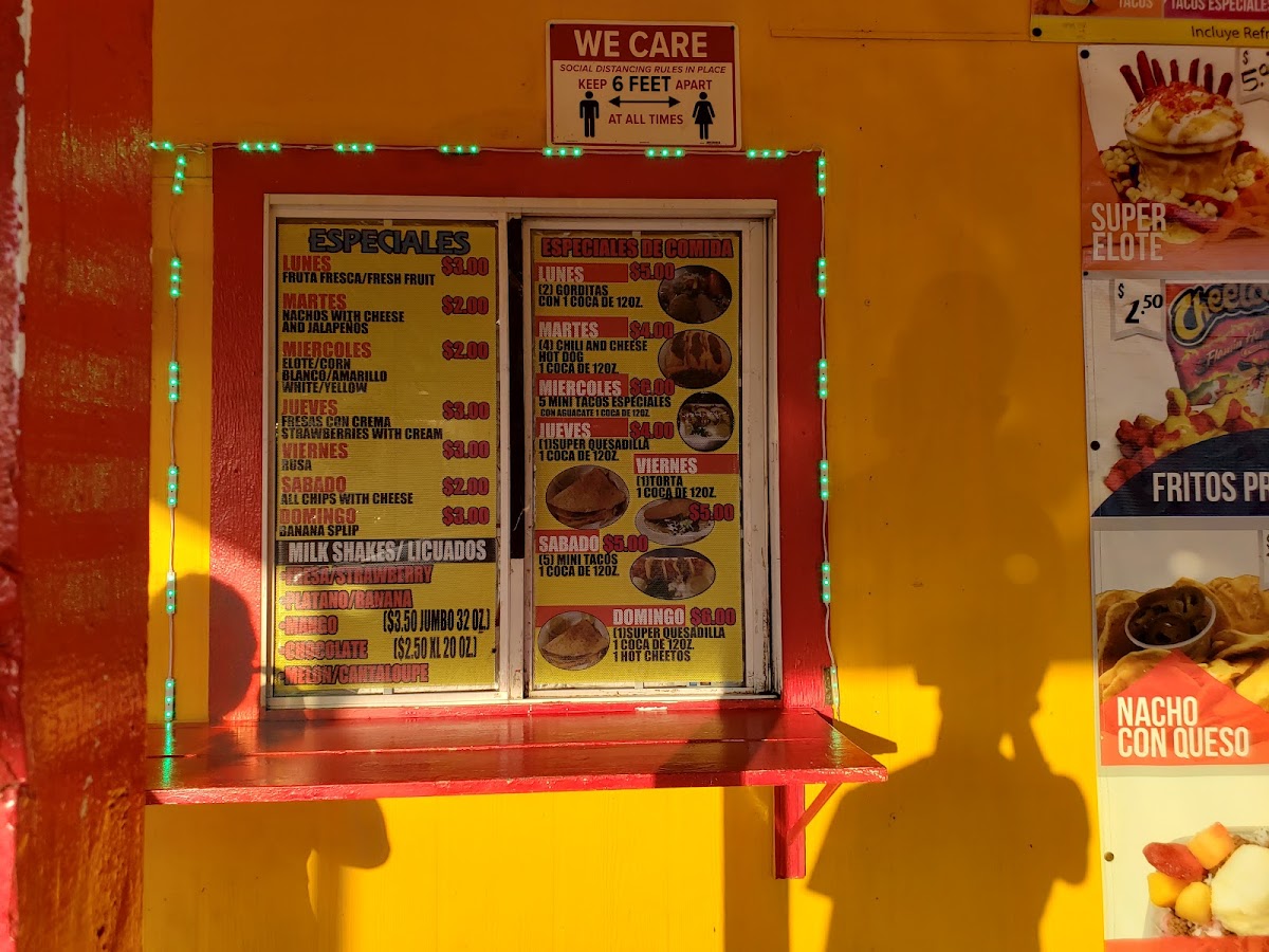 La Reyna menu board