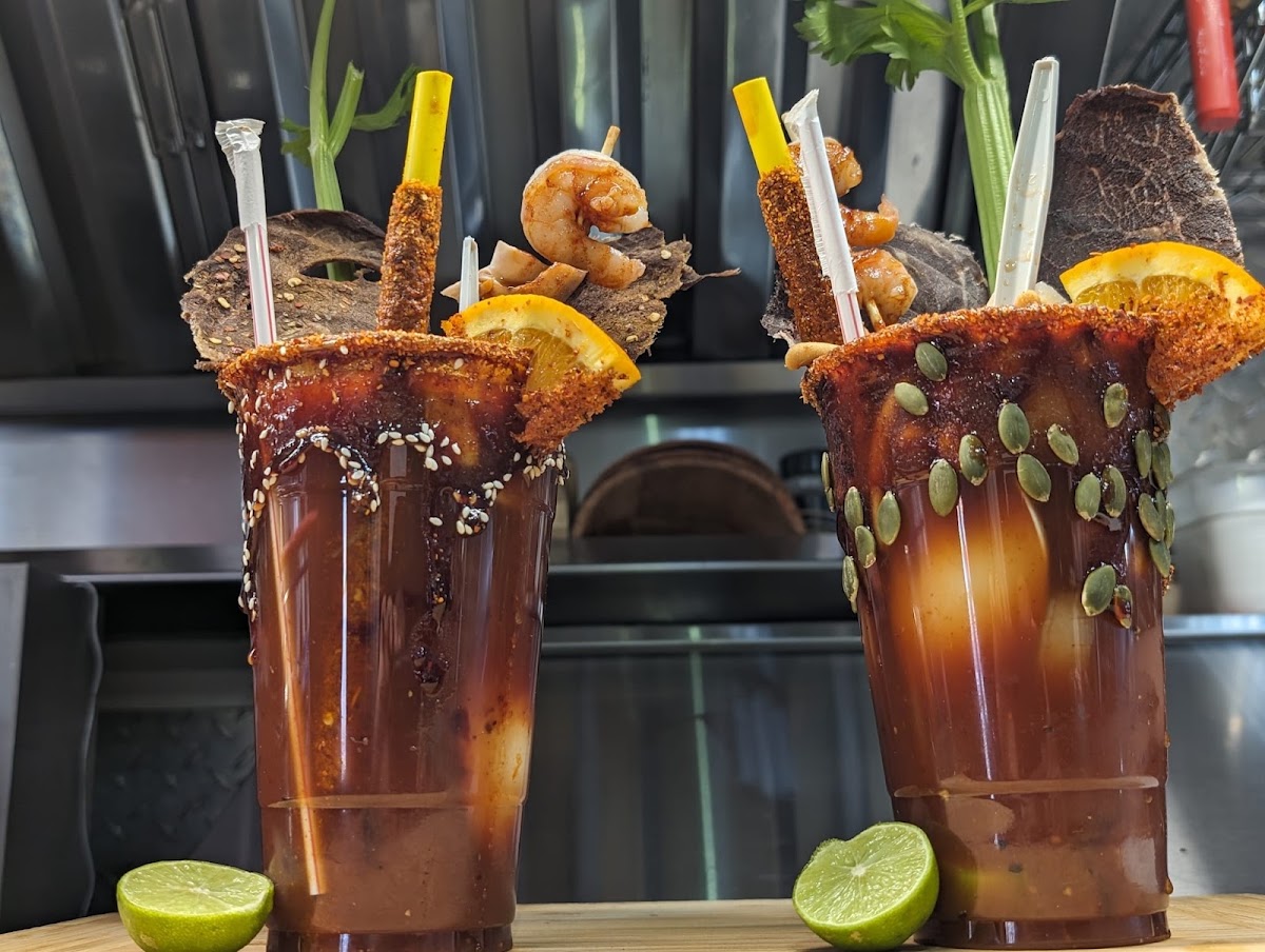 Mariscos y Garnachas La Chilanga (food truck)