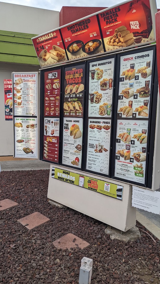 Del Taco menu board