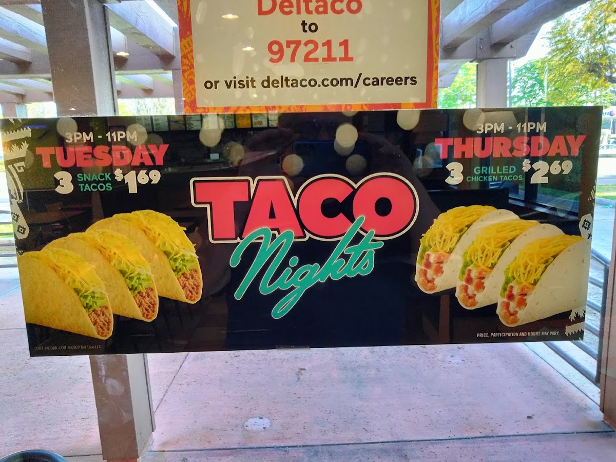 Del Taco menu board