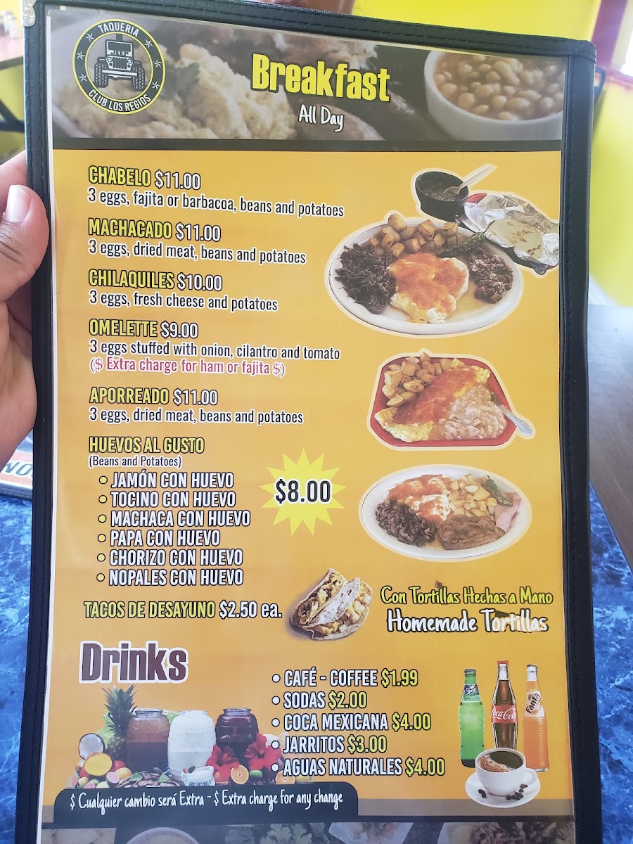 Taquería Club Los Regios menu board