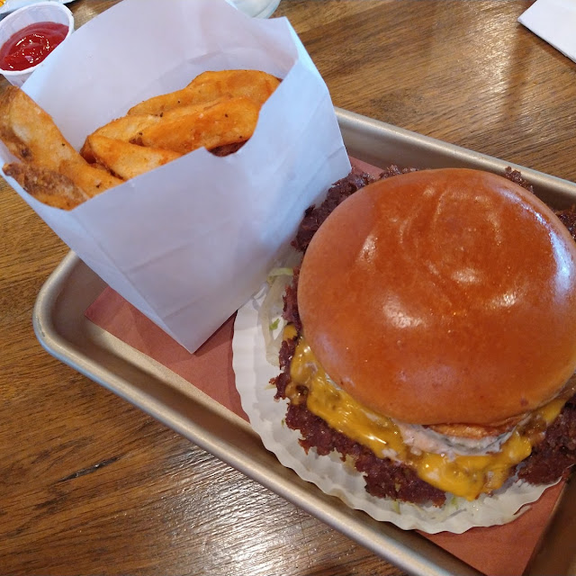 Cheeseburger with Fries