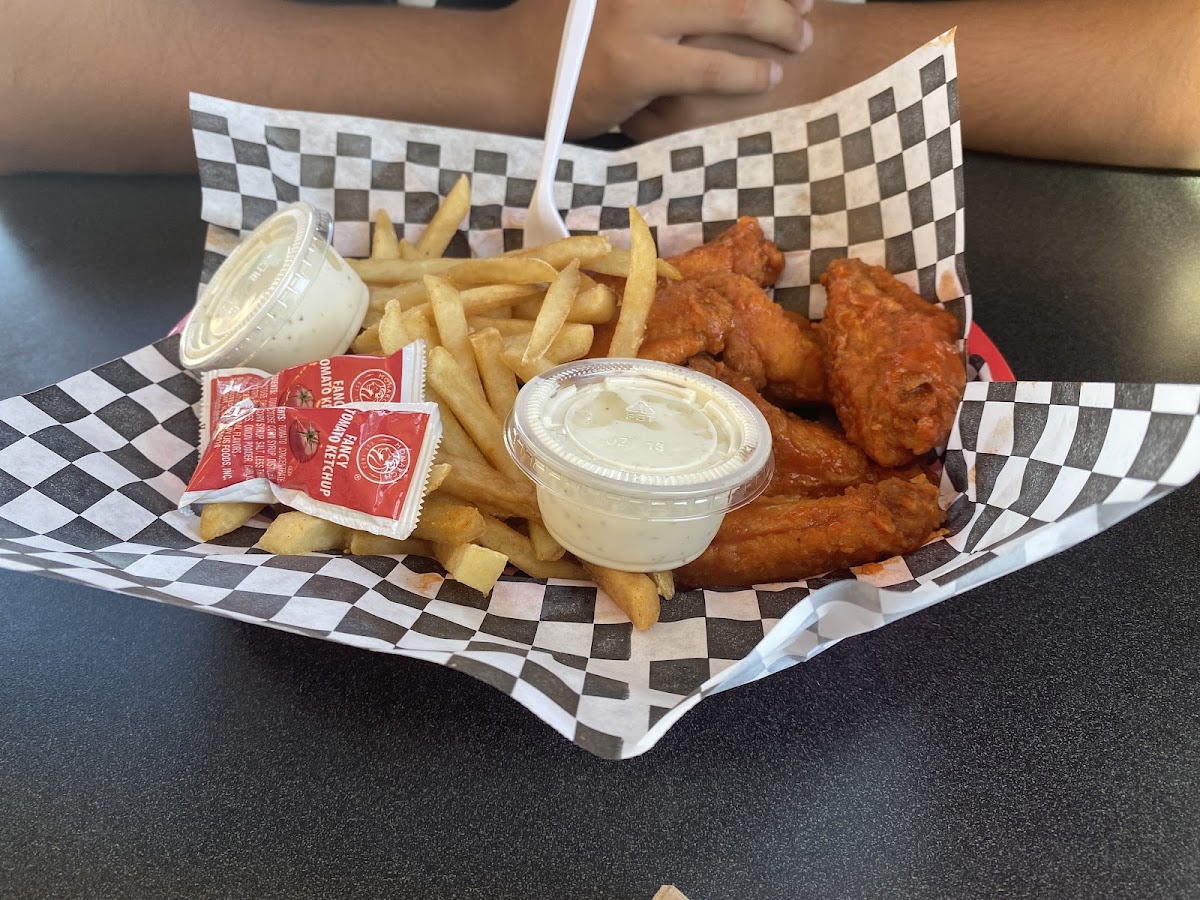 Kasi’s Chicken & Fries