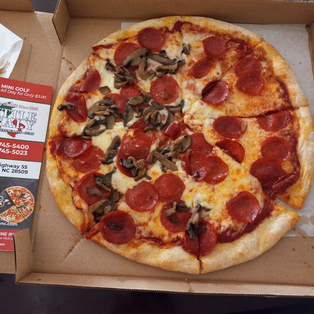 12 Small Pizza Pepperoni Mushroom
