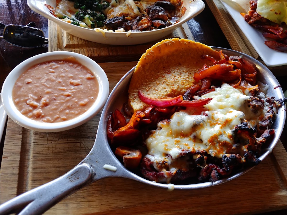 Mi Gallo Kitchen Bar & Grill