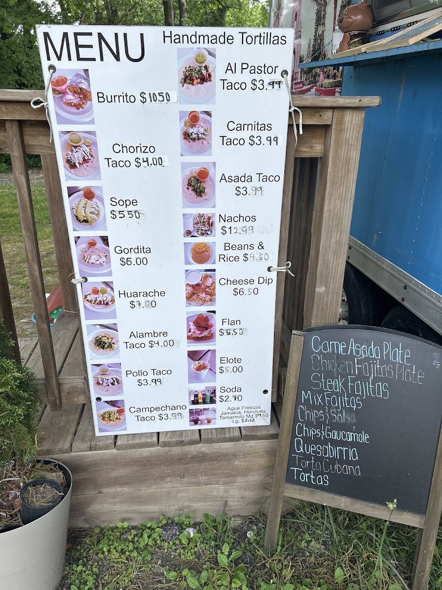 Taqueria Hidalguense menu board