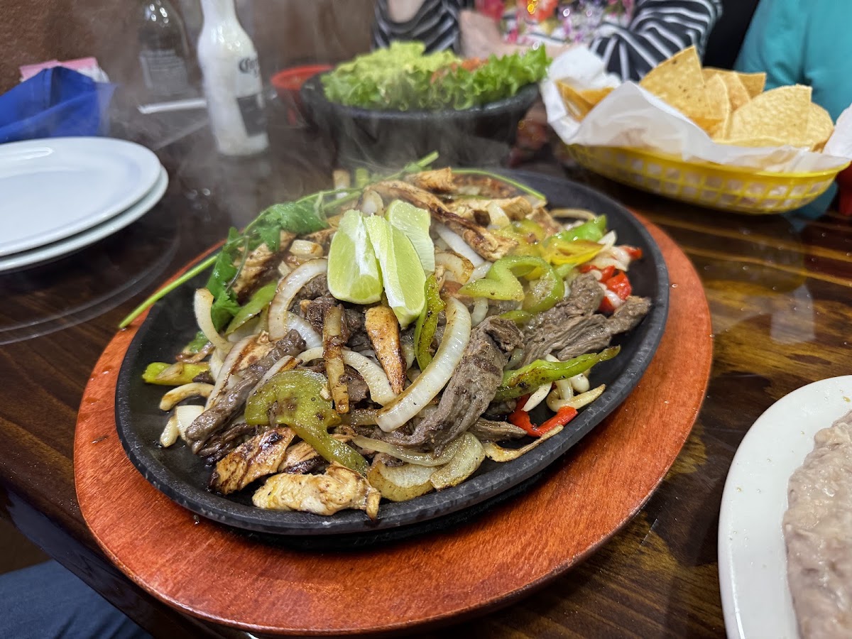 El Tenampa Mexican Grill y Bar