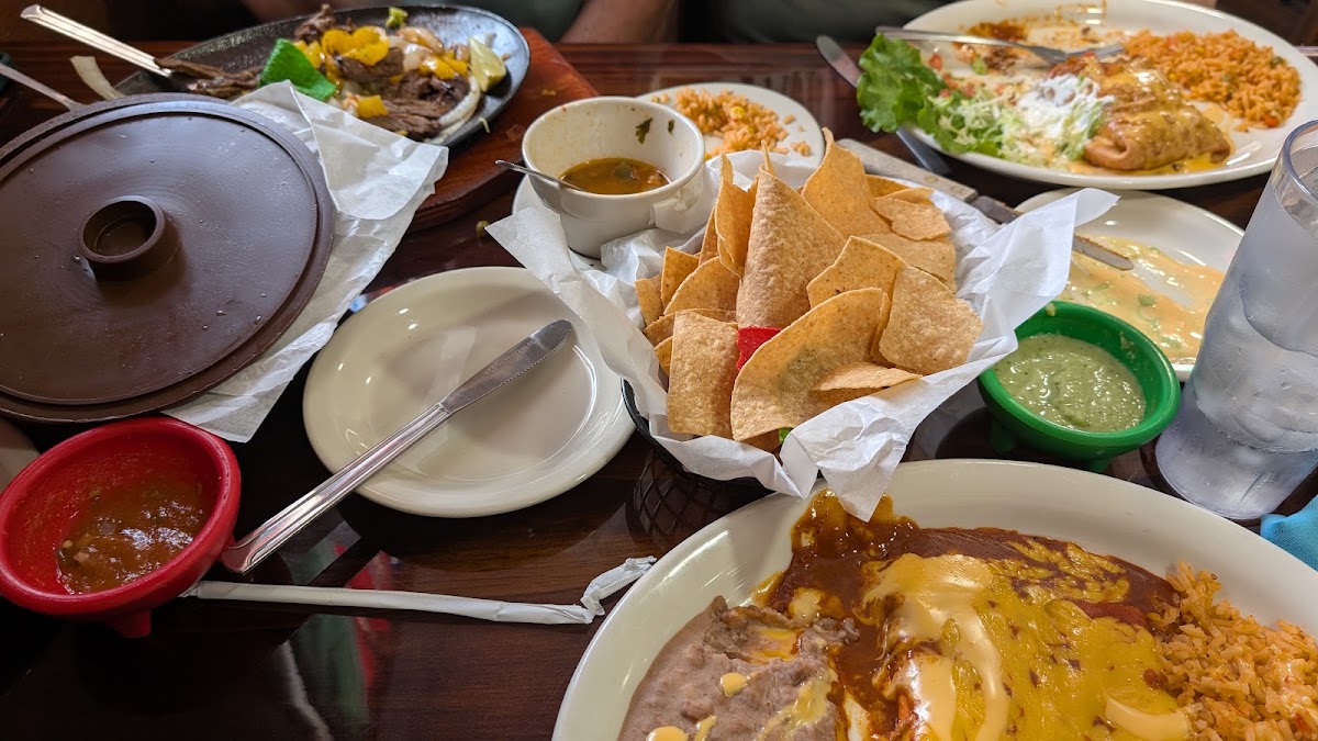 El Tenampa Mexican Grill y Bar