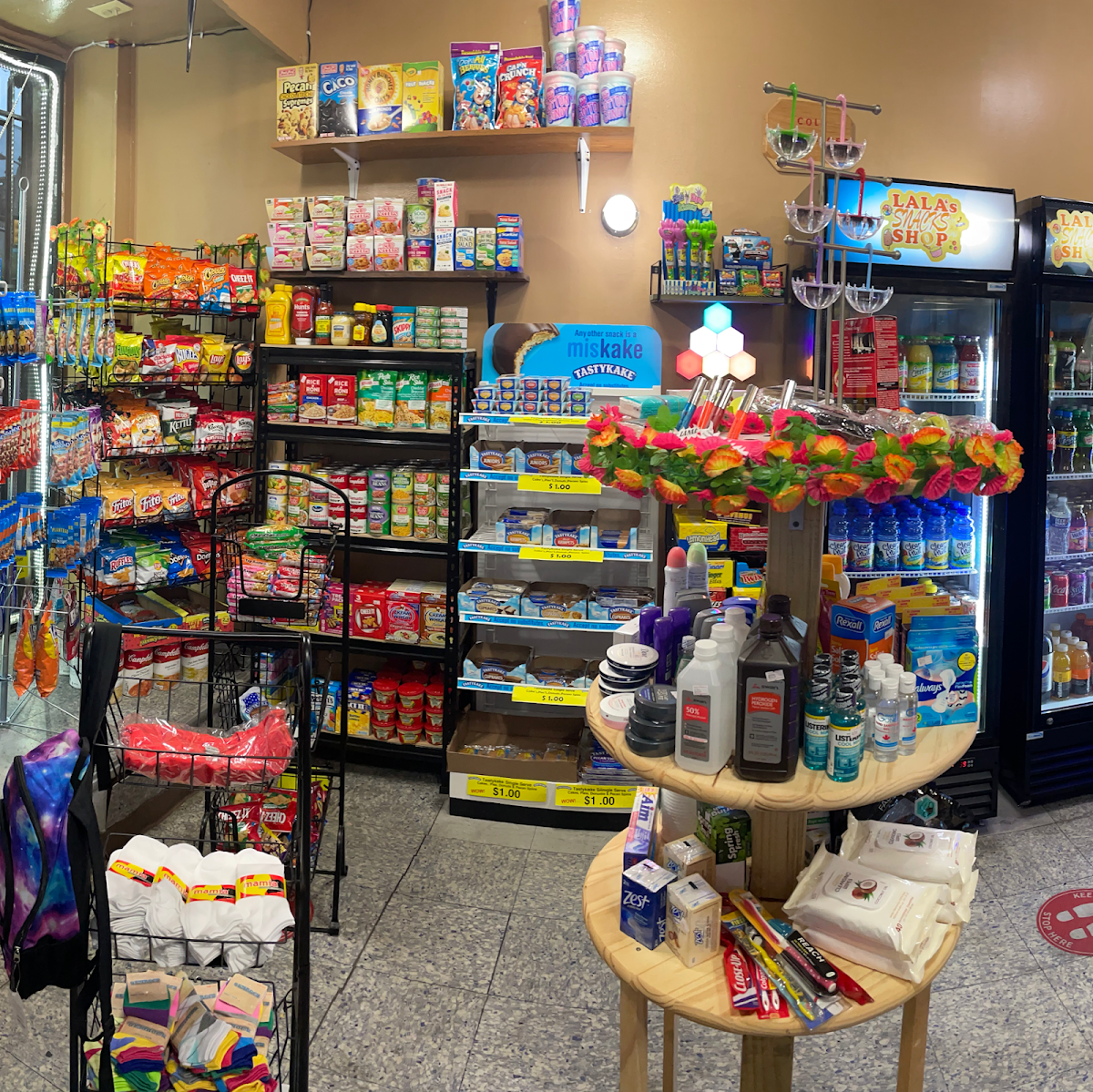 Lala's Snacks To Go Shop