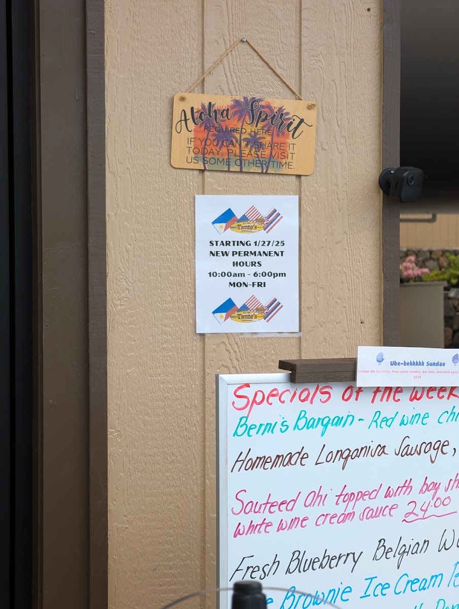 Tante's Local Grindz menu board