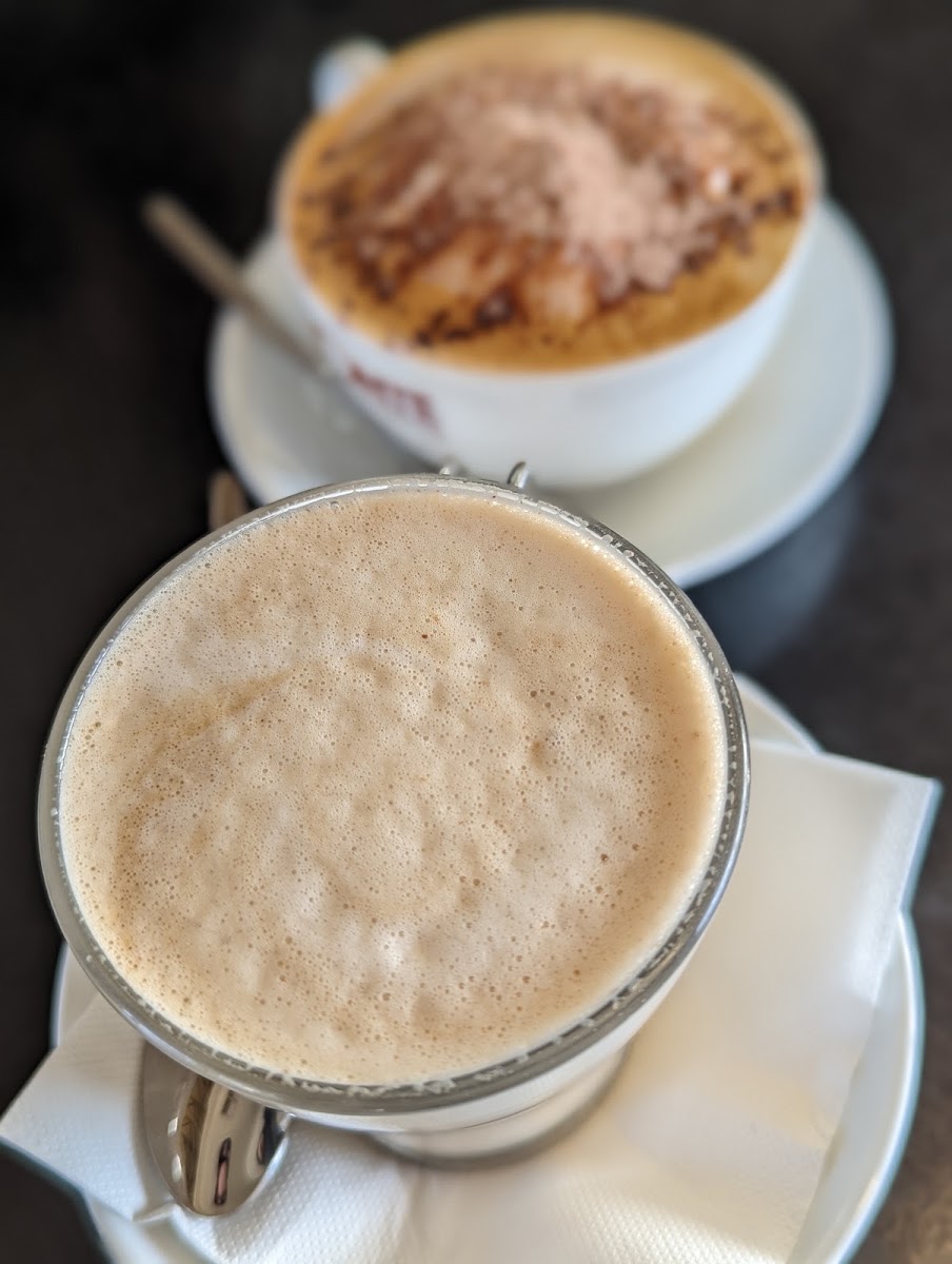 Cafe R n R