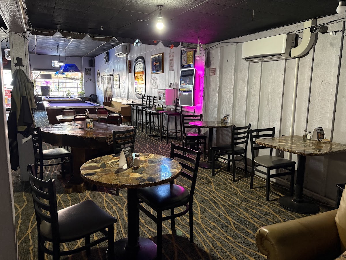 Top Hat Tavern