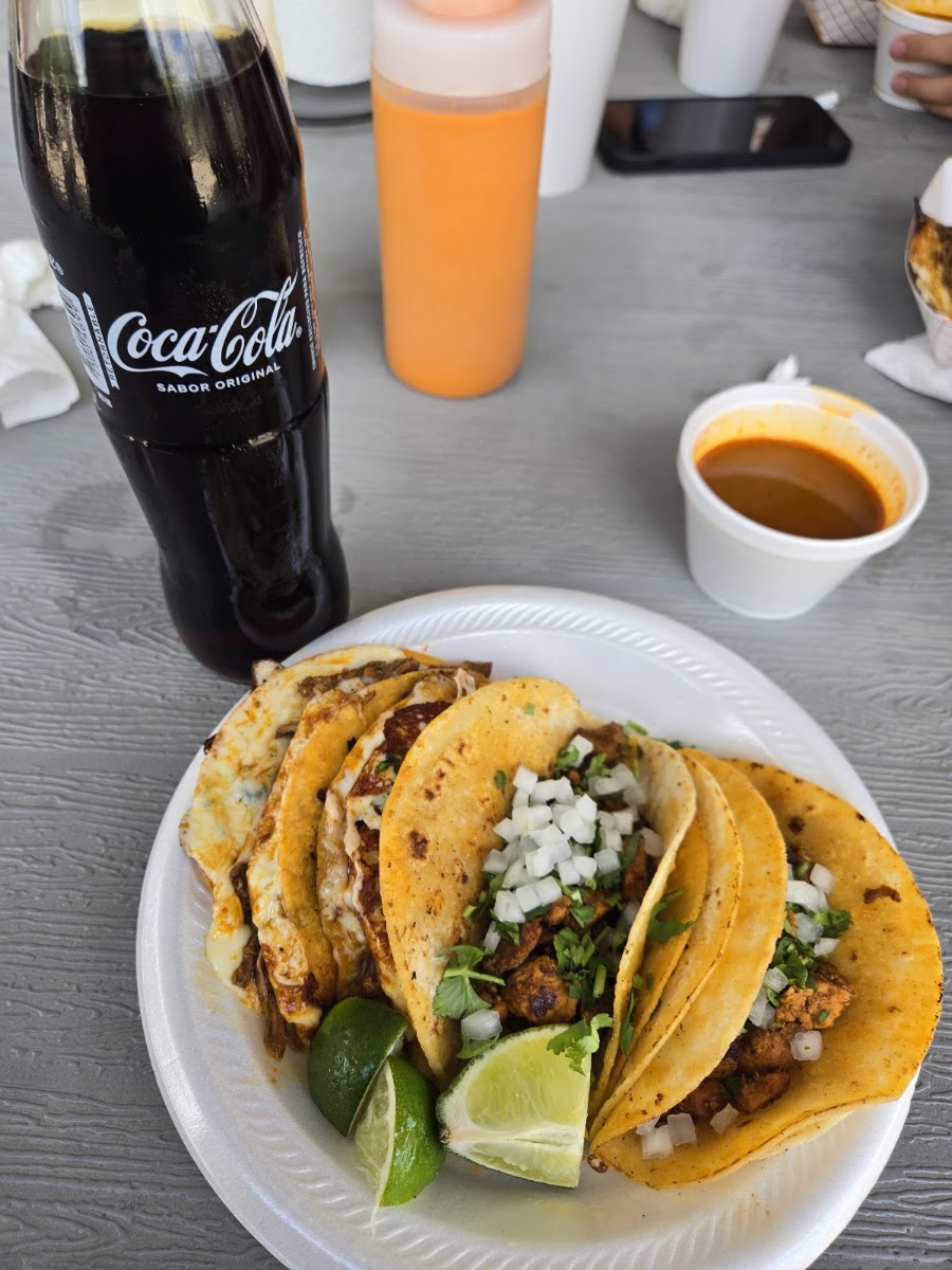 Luz's Pinches Tacos