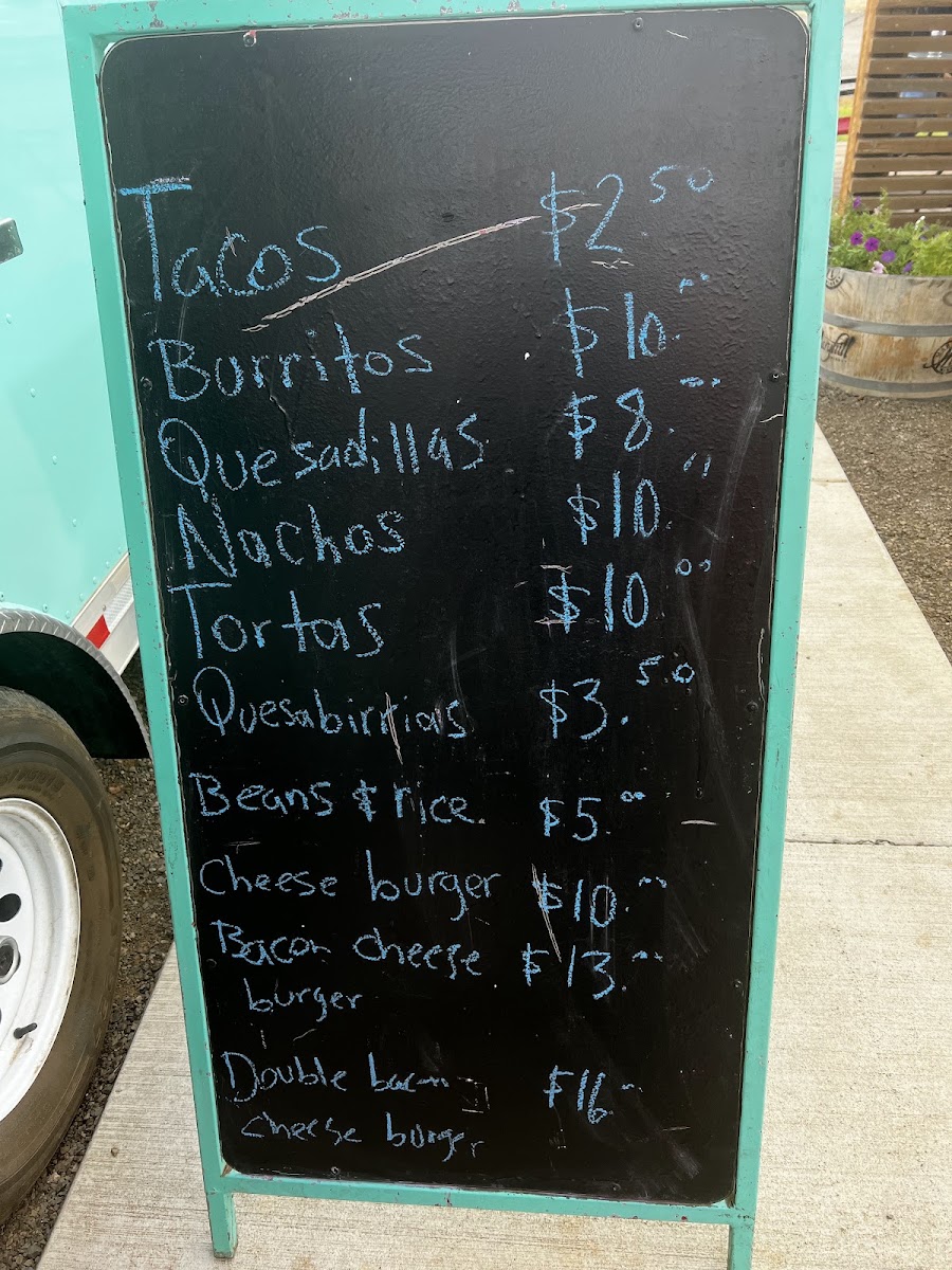 Taquería Veracruz menu board
