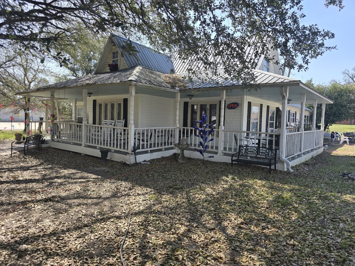 Twin Oaks Family Restaurant