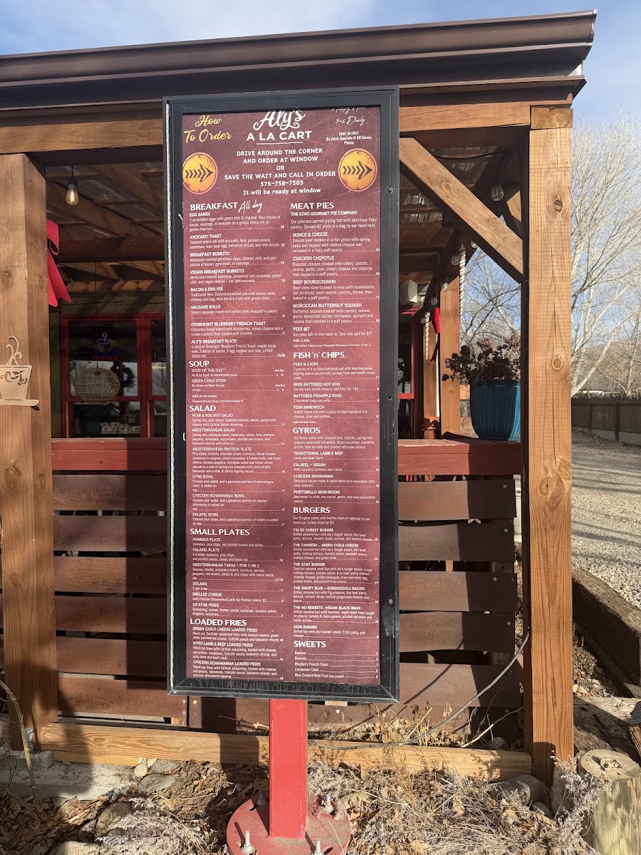 Aly's à la Cart menu board