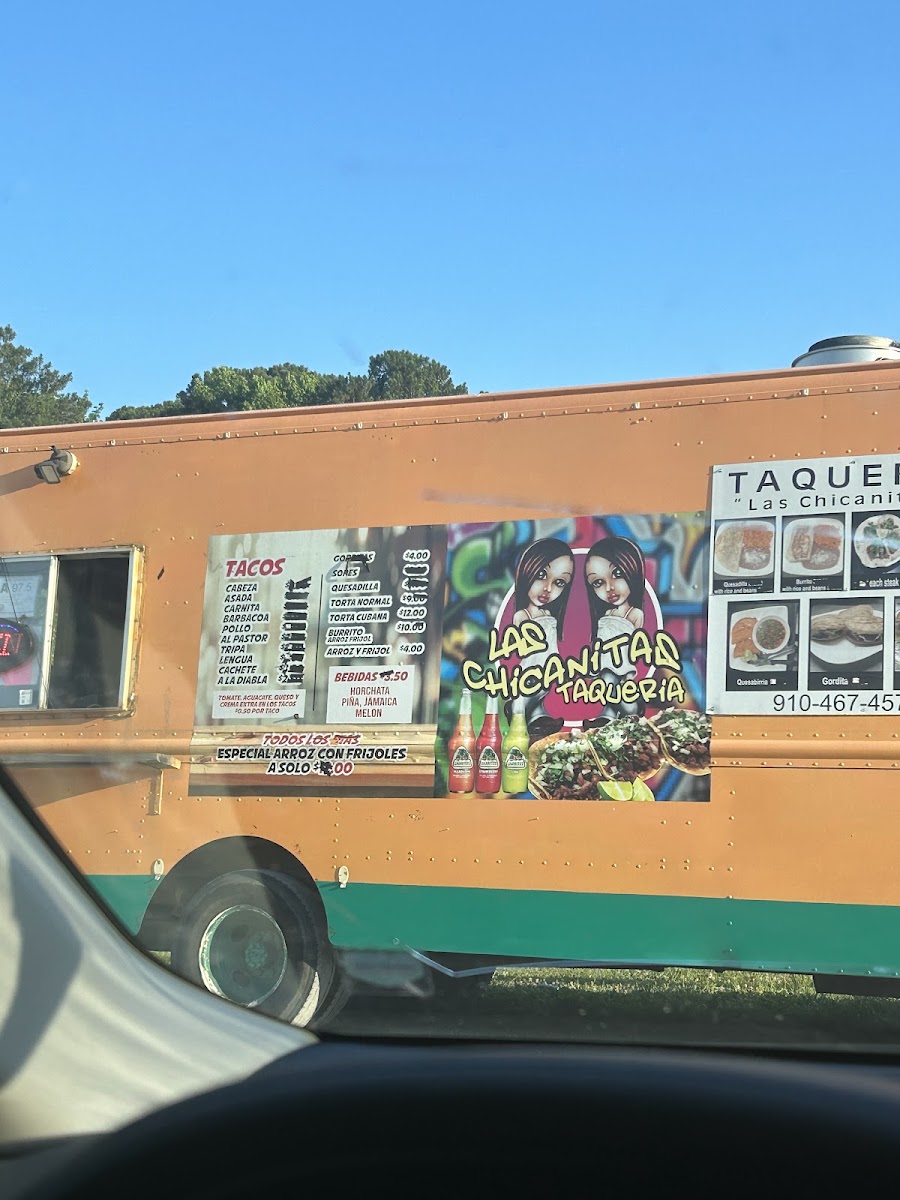Taquería 'Las chicanitas' menu board