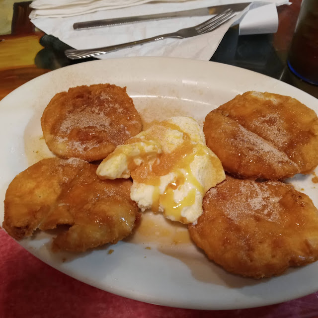 4 Biscuits with Ice Cream