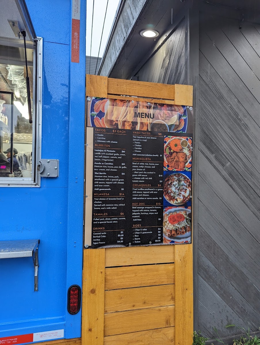 El Chisme Sabroso menu board