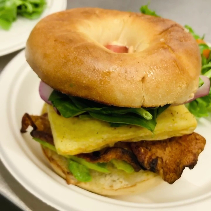 NOMZ - Restaurant & Bar - Akron, OH