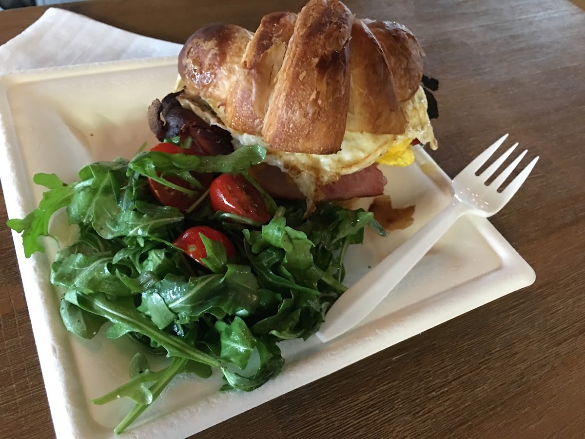 NOMZ - Restaurant & Bar - Akron, OH