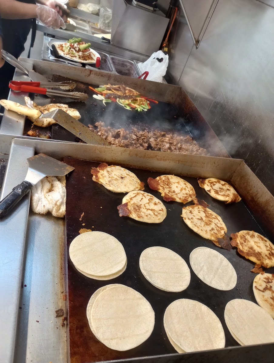 El Sabor Latino by Quick Stop Deli (Food Truck)