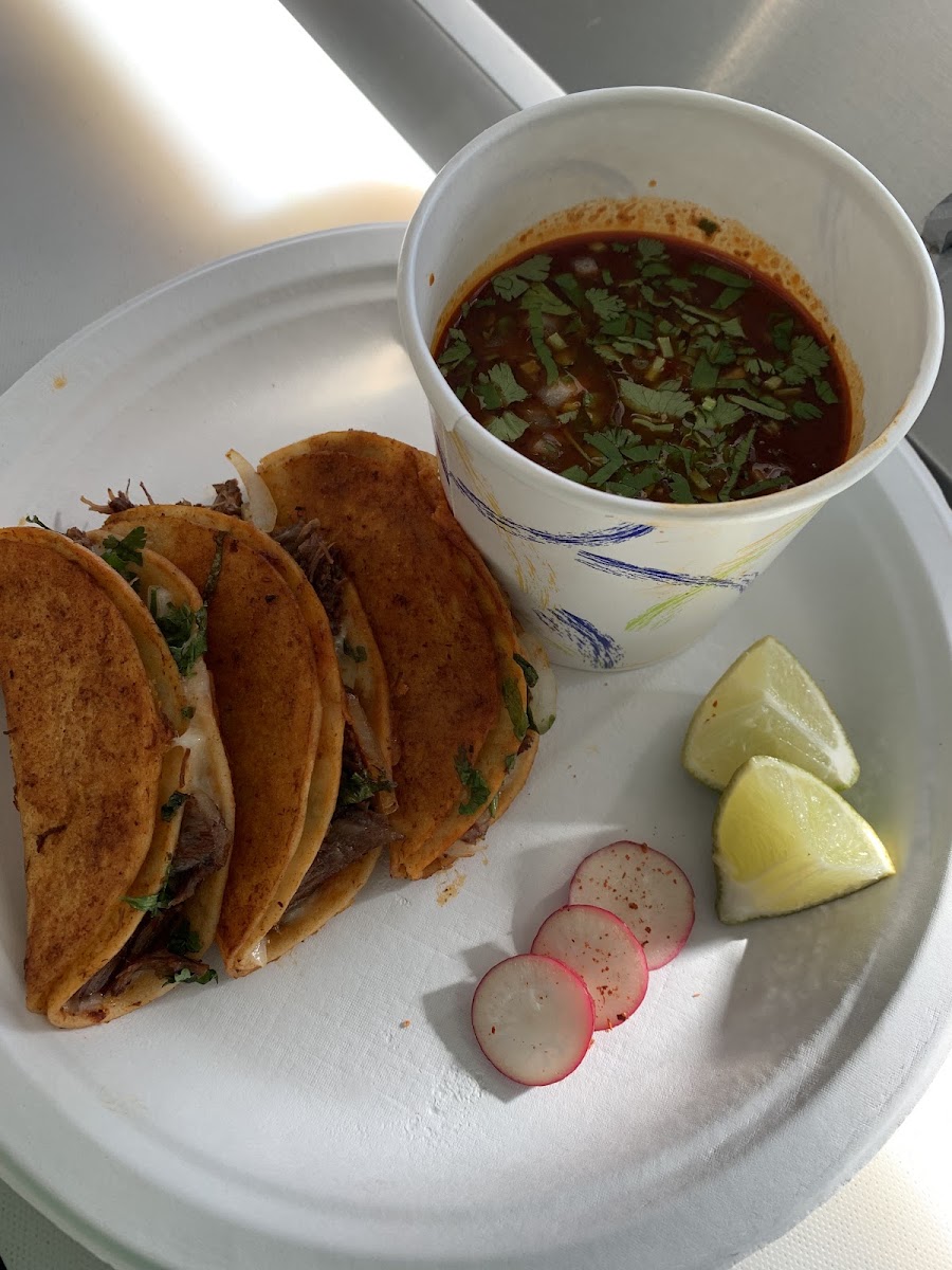 Taqueria Los jefes food truck