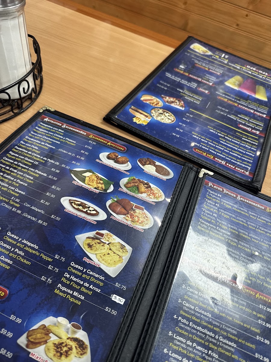 El Pulgarcito menu board