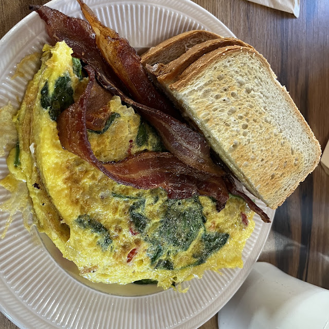 Mushroom and Swiss Omlette with Toast