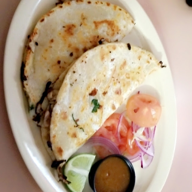 Quesadillas De Pollo a La Plancha