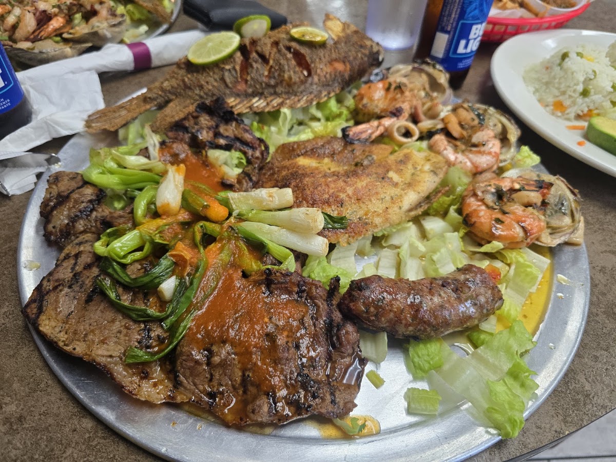 La Mariscada Restaurant & Bar