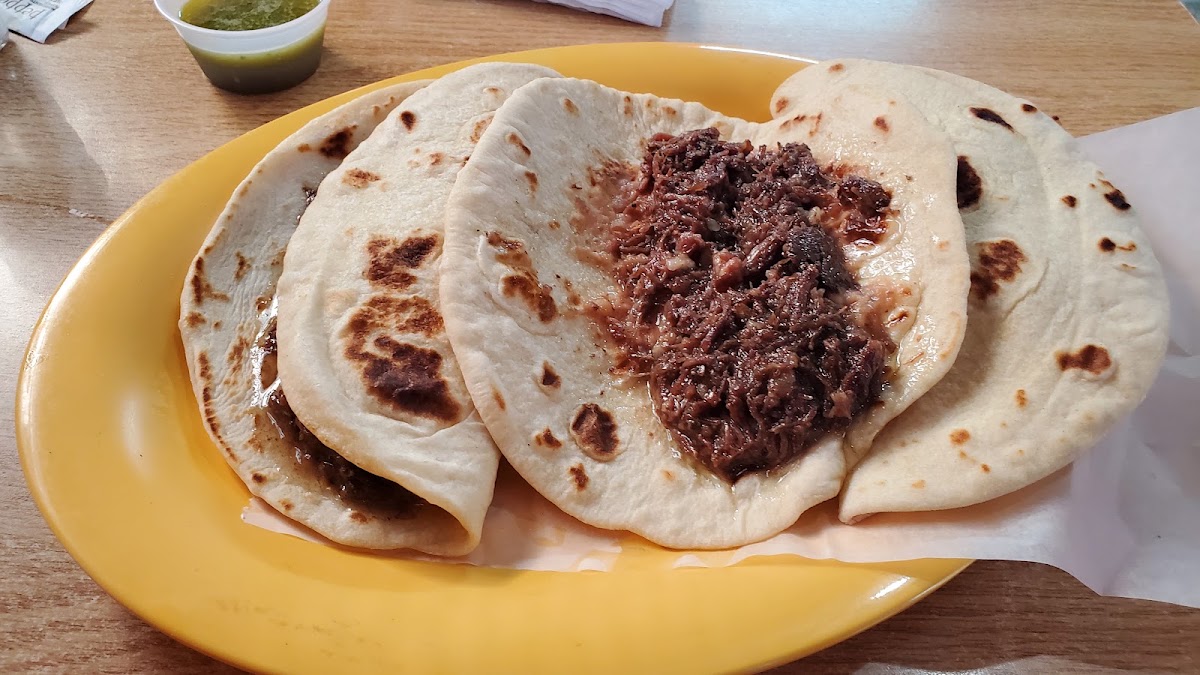 El Azteca Restaurant