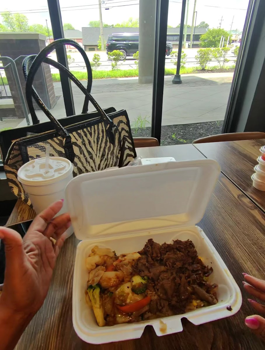 Sumo Hibachi & Wings @ The District