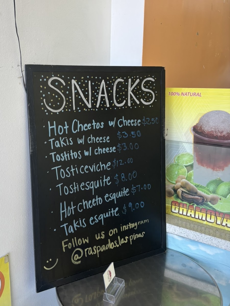 Raspados Las Piñas menu board