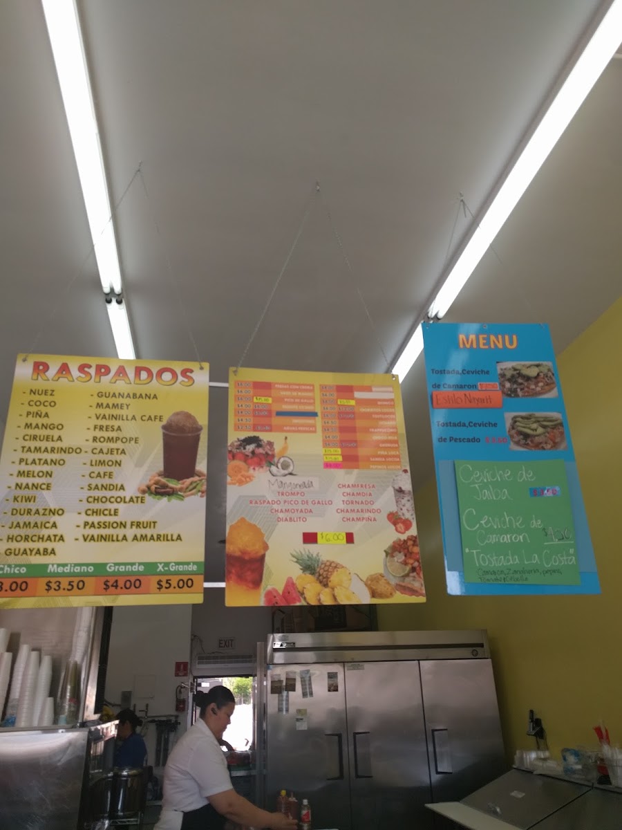 Raspados Las Piñas menu board