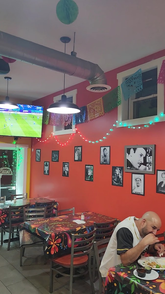 Los Inmortales Fondita Con Sabor Latino!