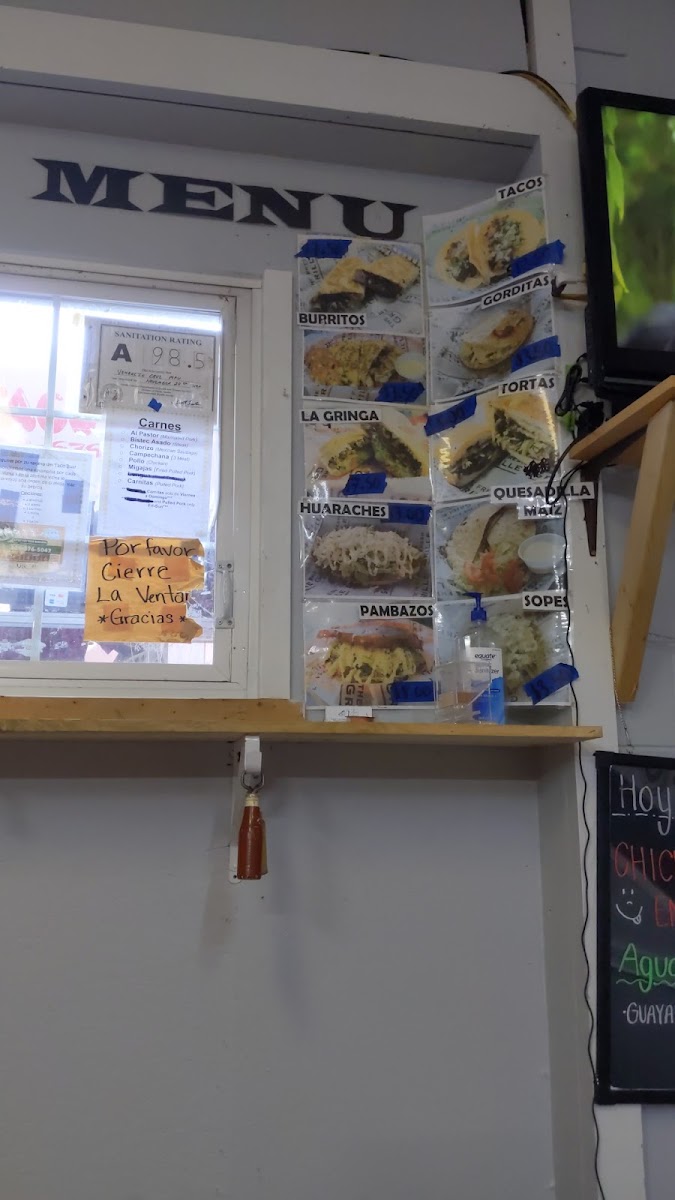 Taco Bus Cruz Linares menu board