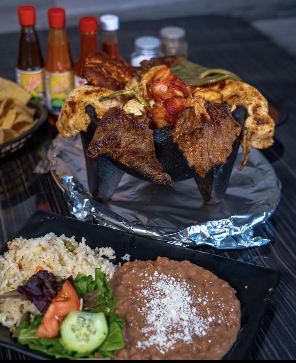 Mariscos Apatzingan Bar & Grill