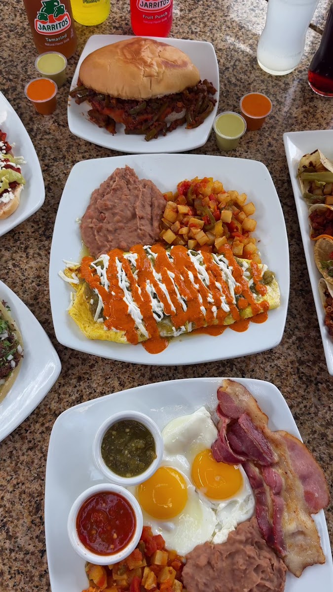 LOS VECINOS RESTAURANT