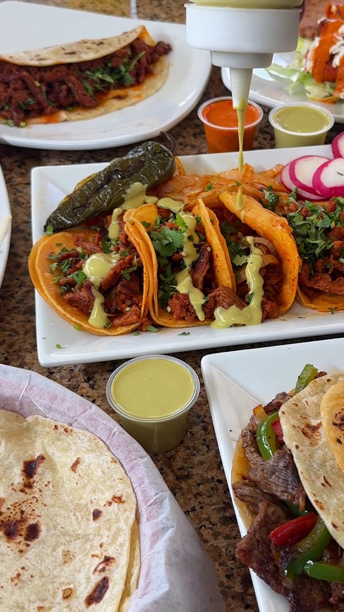 LOS VECINOS RESTAURANT