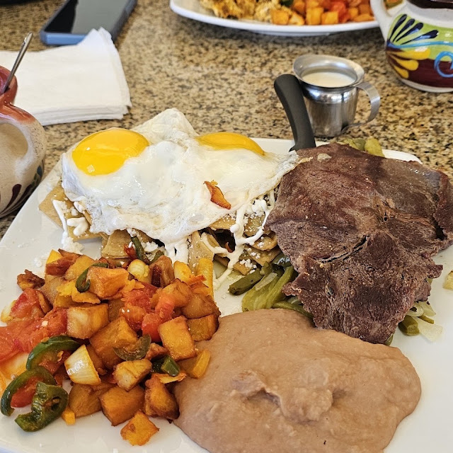 Chilaquiles Verdes Con Bistek