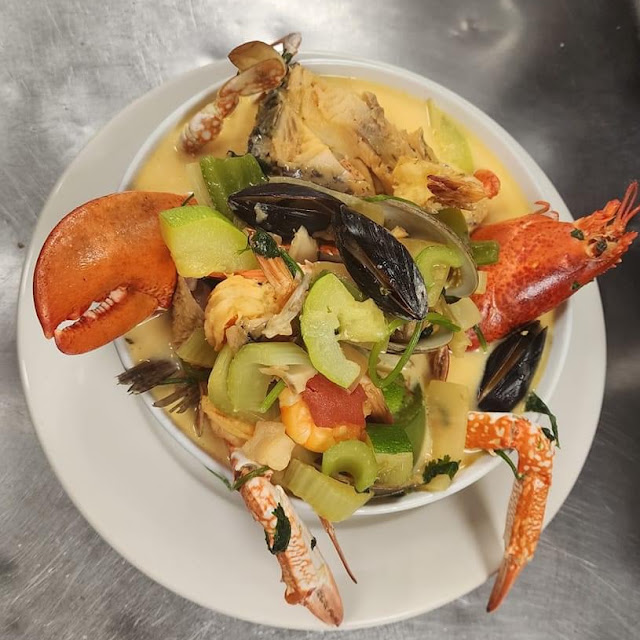 Sopa De Mariscos Con Langosta