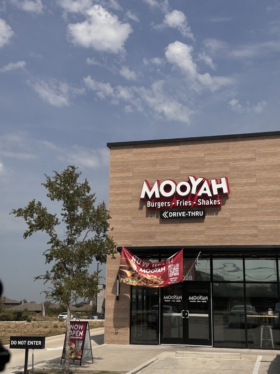 MOOYAH Burgers, Fries & Shakes