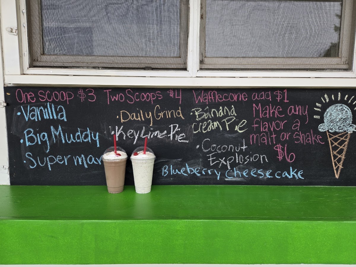 Nette's Diner & Catering menu board