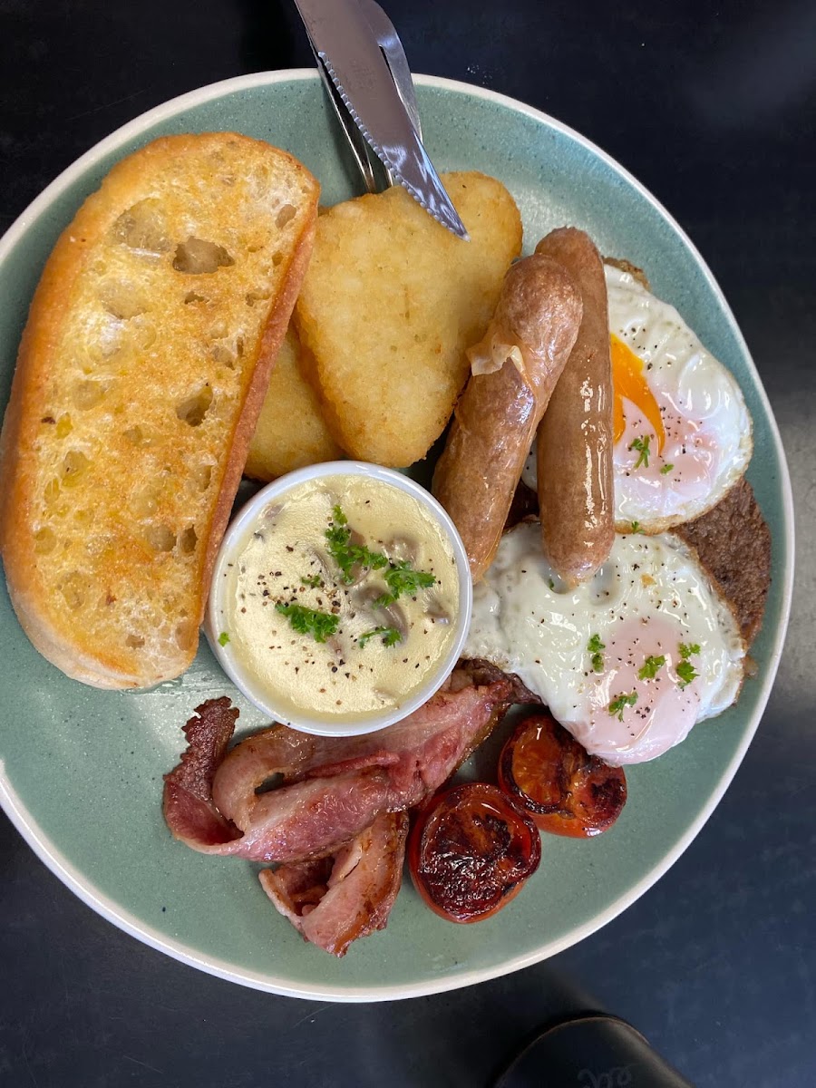 Cafe Club & Bakery