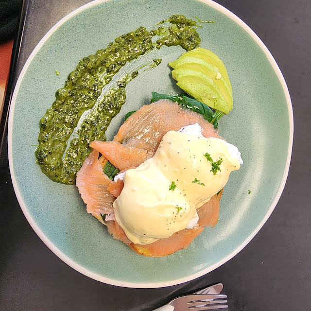 Smoked Salmon Eggs Benedict